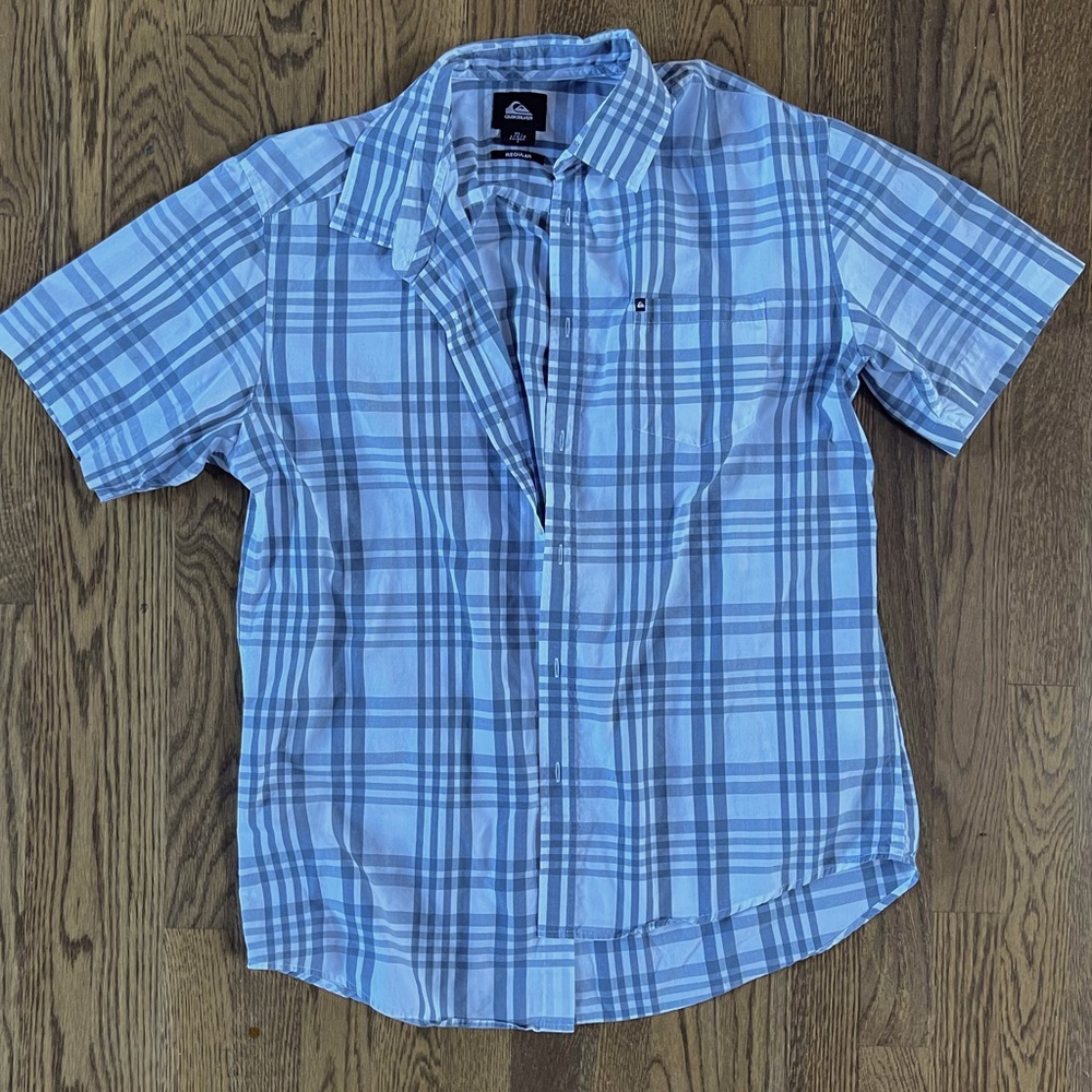 ⭐️ 3/$10 ⭐️ Quicksilver Gray Short Sleeve Button Up